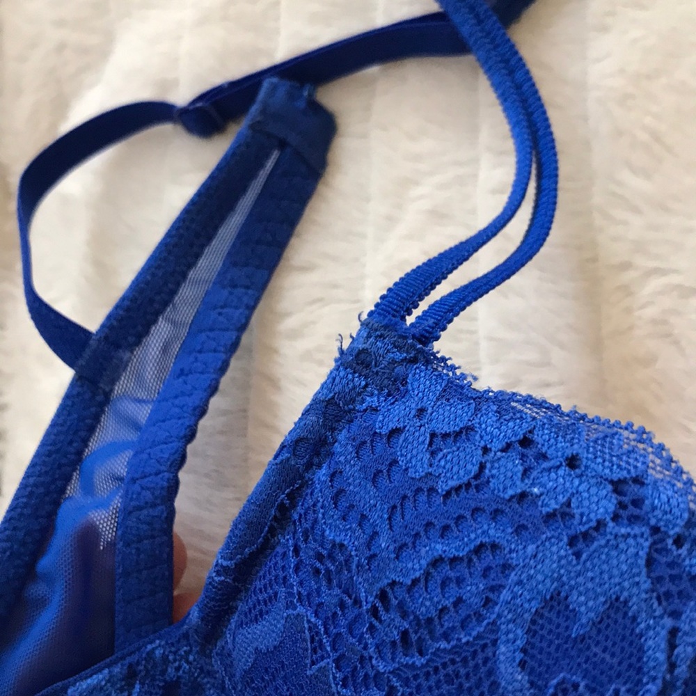 Blue lace bra - Picture 2 of 4